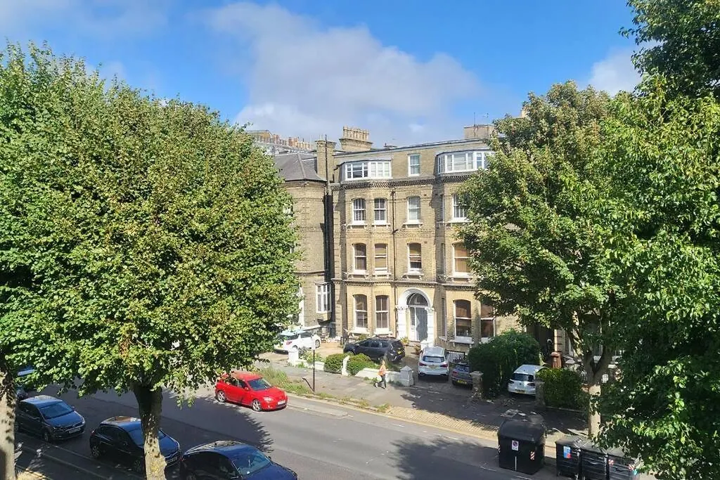 Big Comfy Studio In Central Hove With Free Onsite Parking 5 Mins From Beach - 10 Mins From Hove 0*,  Großbritannien